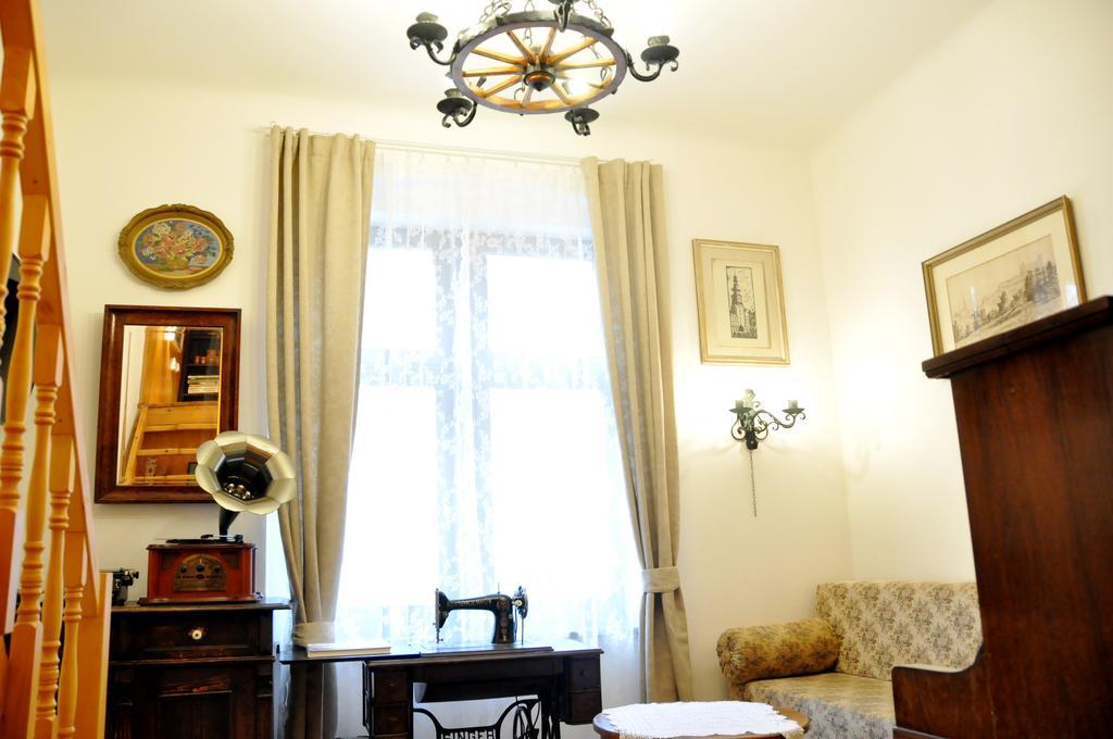Traditional Slovak Apartment براتسيلافا المظهر الخارجي الصورة